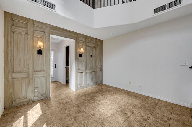 Building Photo - Stylish Tri-Level Home/Tandem Garage in Henderson