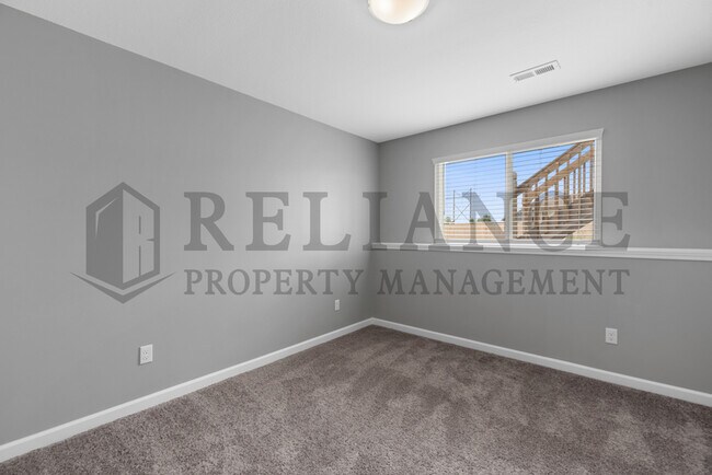 Building Photo - 1558 N Aster Cir