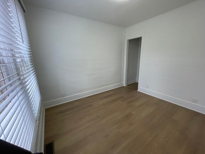 Building Photo - 501 Burnett Ave S