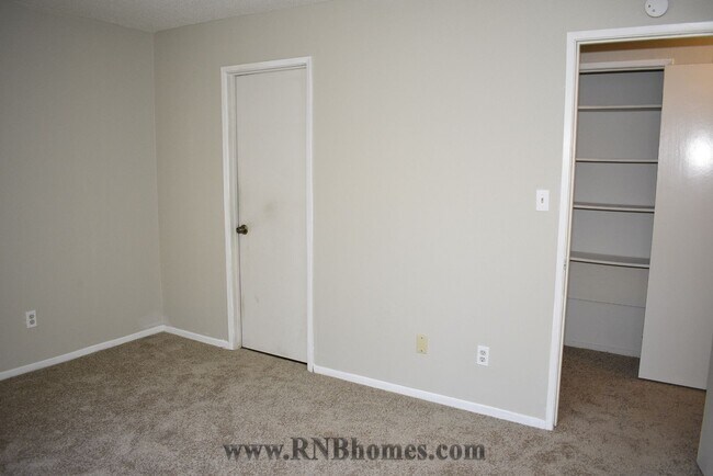 Building Photo - 5237 Manzanita Ave