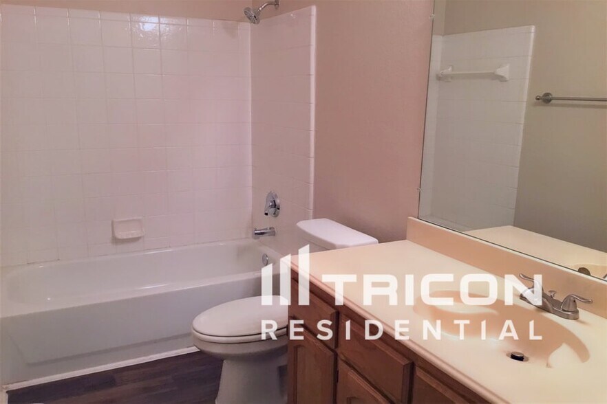 Building Photo - 1558 Aberdeen Dr