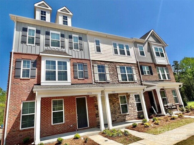 Building Photo - 15022 Camus Ct