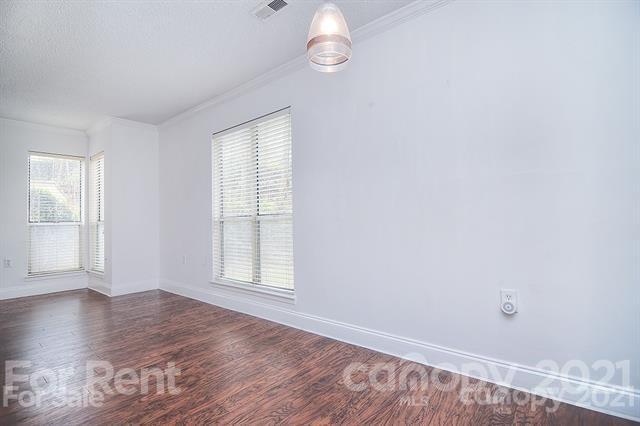 Building Photo - 2500 Cranbrook Ln
