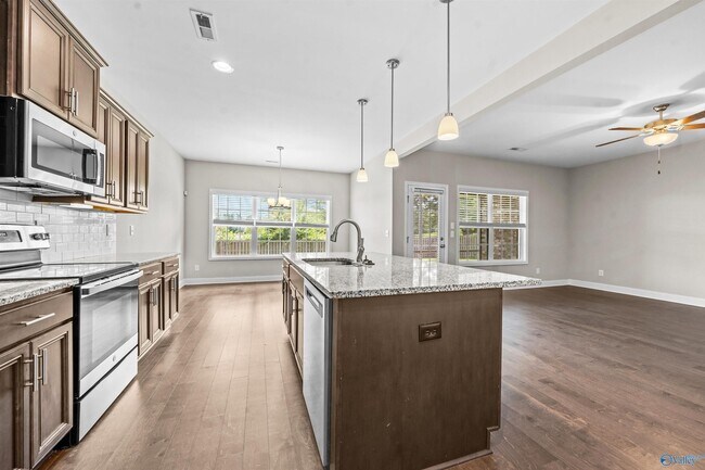 Building Photo - 104 Erskin Parcus Dr