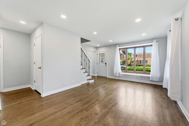 Building Photo - 805 Norfolk Ave