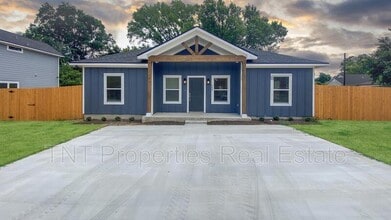 Building Photo - 503 N Logan Ave