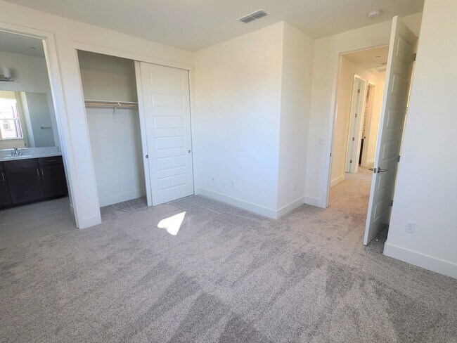 Building Photo - BEAUTIFUL BRAND NEW "NEXT-GEN" HOME W/ SOLAR & SIERRA VIEWS!!