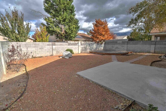 Building Photo - Great 3 Bedroom 2 Bathroom Home !!!!