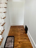 Building Photo - 305 N Main St