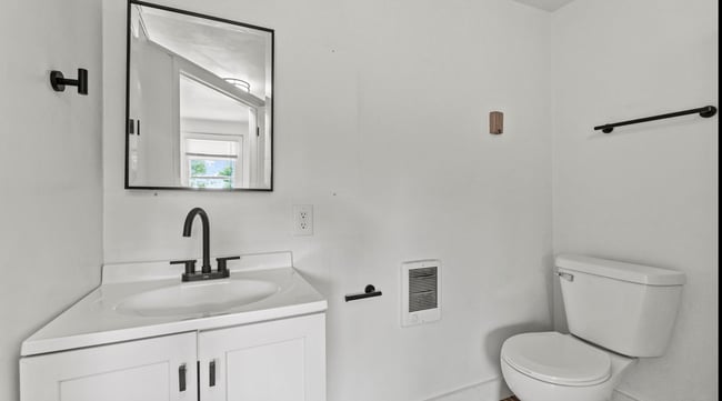 Building Photo - COMING SOON! 3 Bed/ 2 bath House!