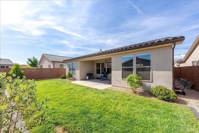 Building Photo - Bright and Spacious 3 Bedroom Home in Wash...