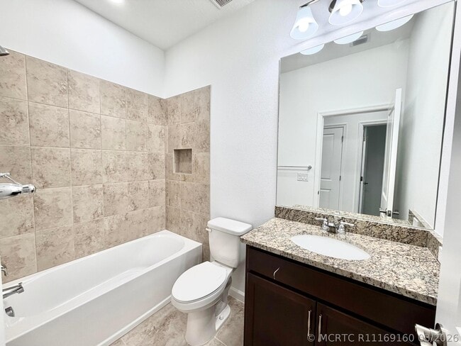 Building Photo - 4093 Longwood Lake Sq