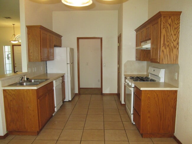 Building Photo - PRELEASING - July 2026 - (3) Bed/(2) Bath ...