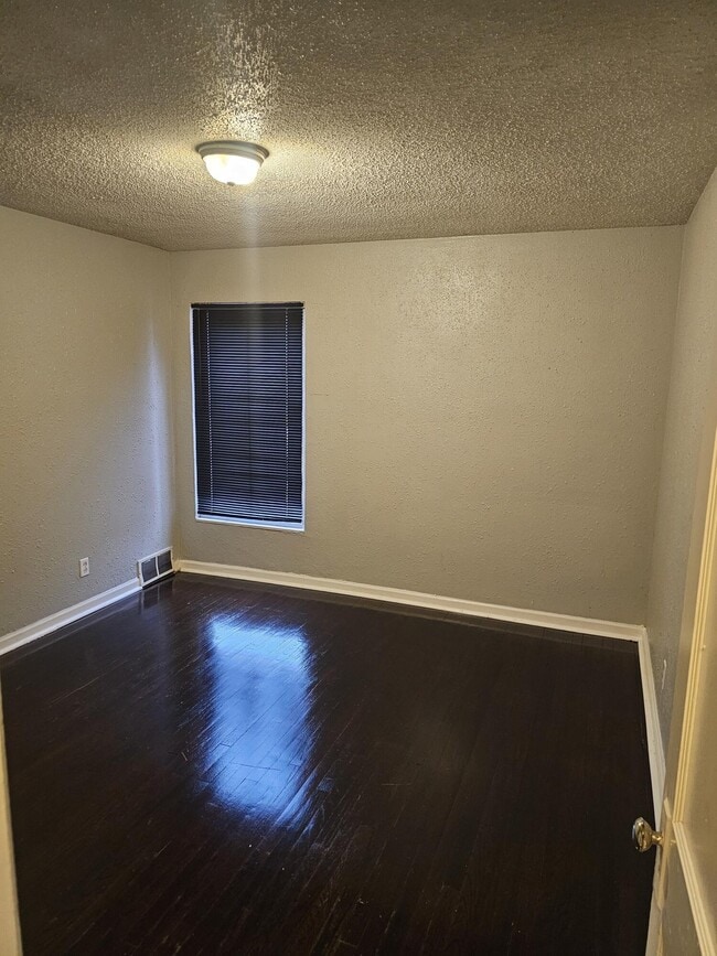 Building Photo - 16724 Rutherford St