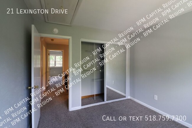 Building Photo - Lexington Drive 3 Bedroom Townhome