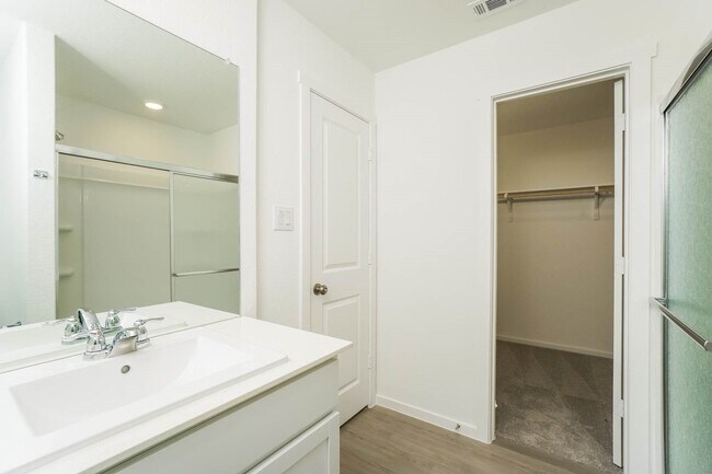 Building Photo - 1603 Hummock Steep