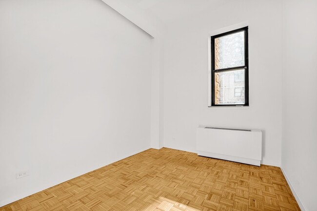 Building Photo - 1255 5th Ave