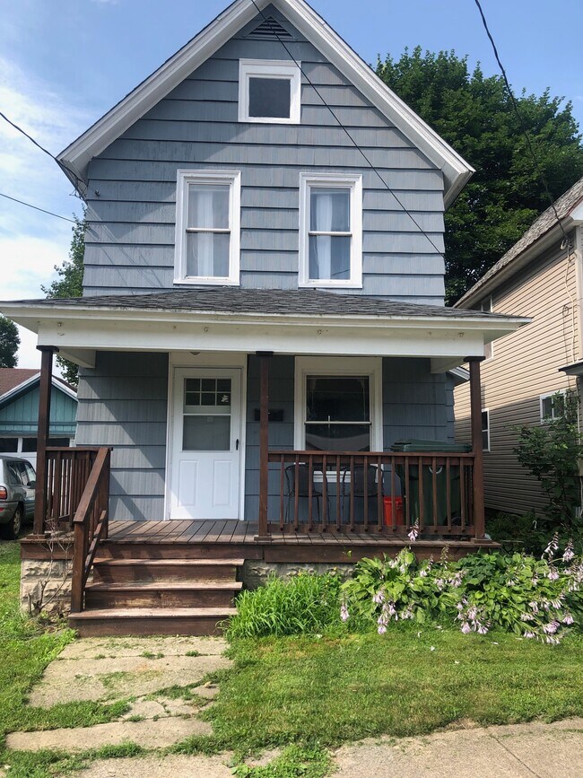 Building Photo - 4 Hopkins Ave