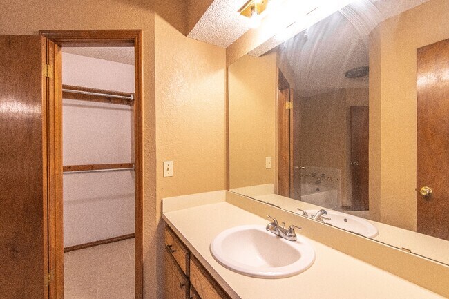 Building Photo - 8425 Timberwood Ln