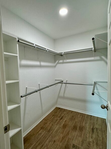 Building Photo - 203 Crestview