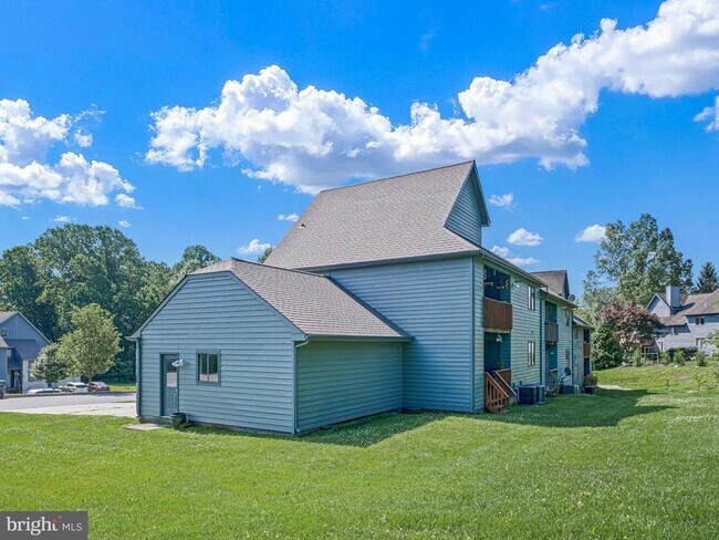 Building Photo - 109 Foxfire Dr