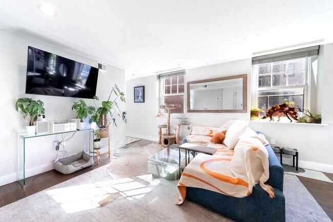 Building Photo - 126 Delaware Ave