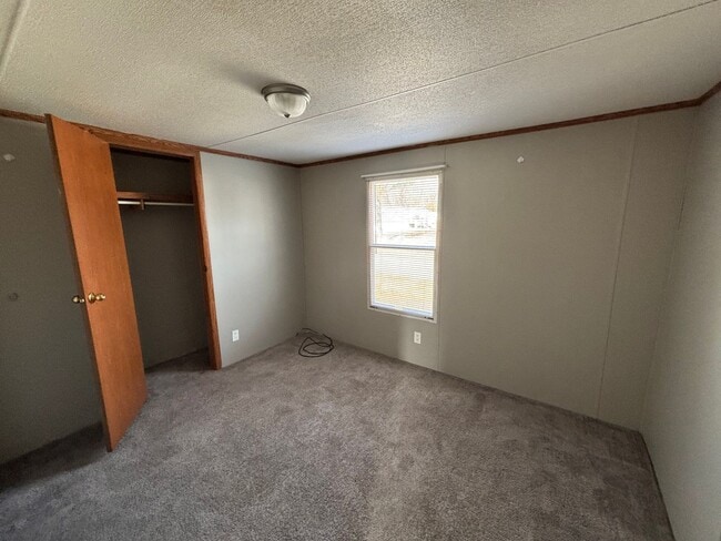 Building Photo - 2 Bed 2 Bath Mobile Home