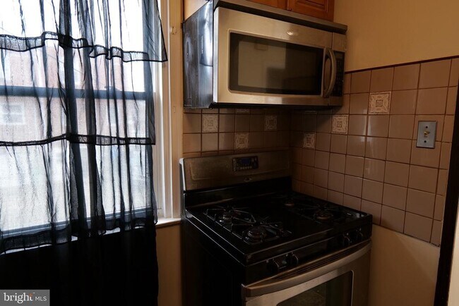 Building Photo - 1131 Kerper St