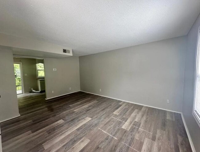 Building Photo - 1491 Sherwood Dr