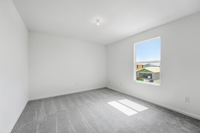 Building Photo - 10835 NW Moon Rise Ln