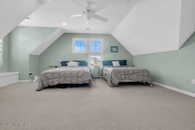 Building Photo - 412 Chicago Blvd