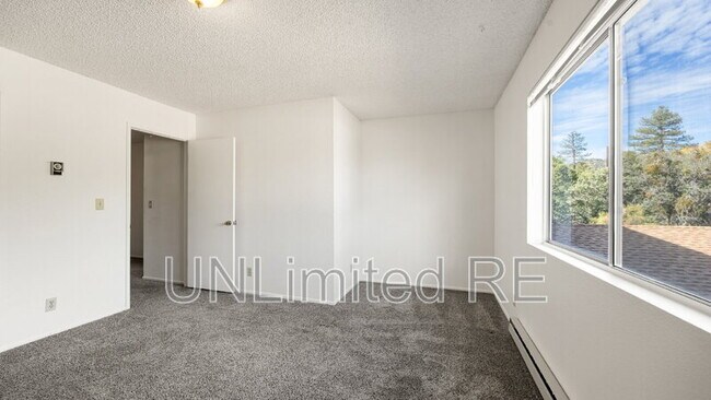 Building Photo - 1637 Canada Crescent