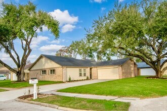 Building Photo - 6703 Stonewater