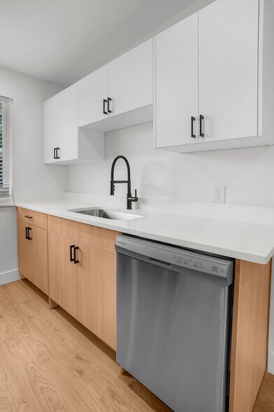 Building Photo - Sandbox Apartments
