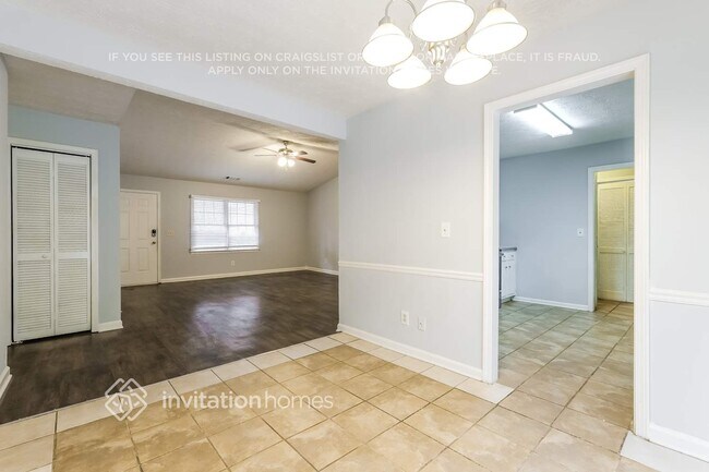 Building Photo - 1002 Providence Way