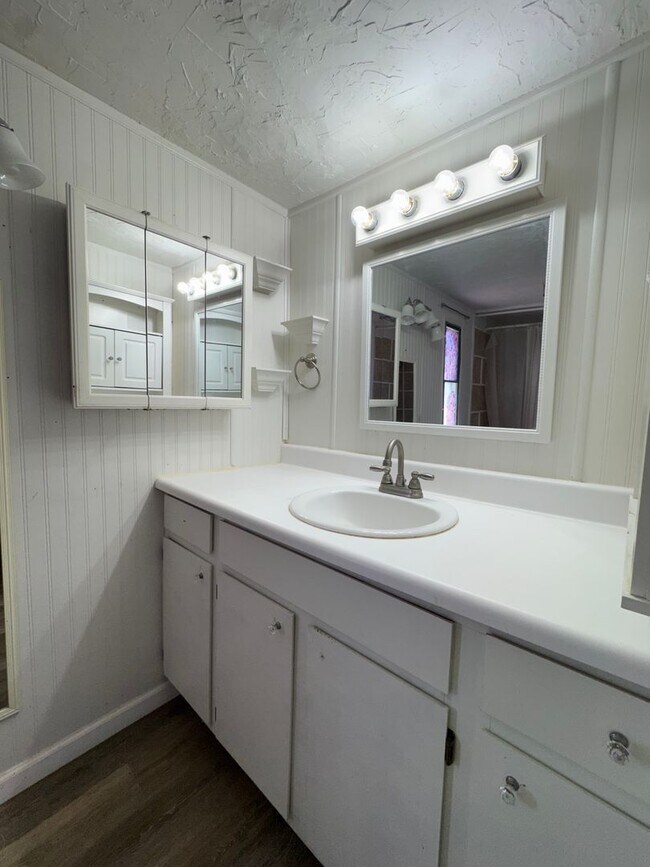 Building Photo - 5119 Mesa Dr