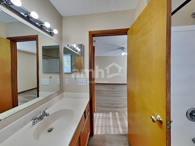 Building Photo - 1163 Tarragon Dr