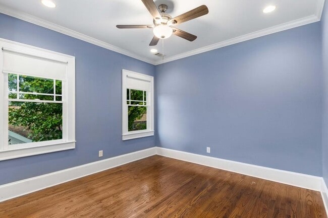 Building Photo - 656 Yorkshire Rd NE