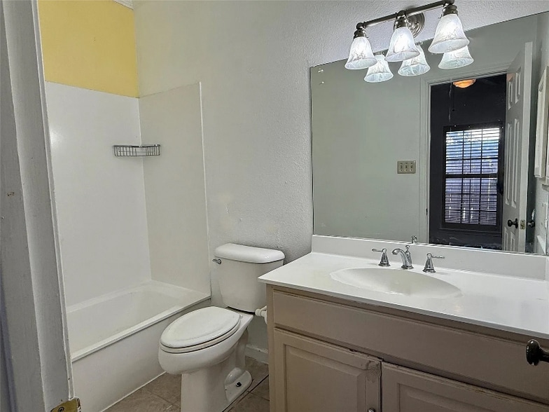 Building Photo - 1307 Kinney Ave