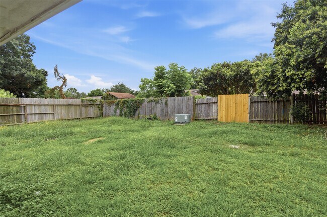 Building Photo - 6122 S Greenpark Dr