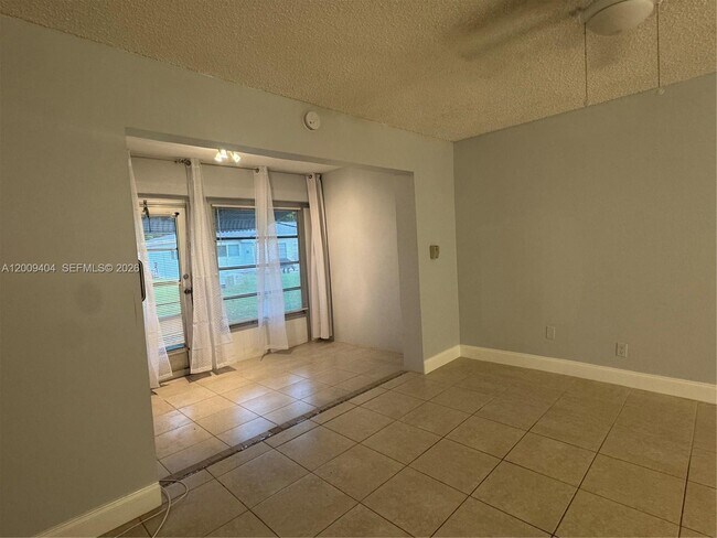 Building Photo - 1140 NW 85th Ave