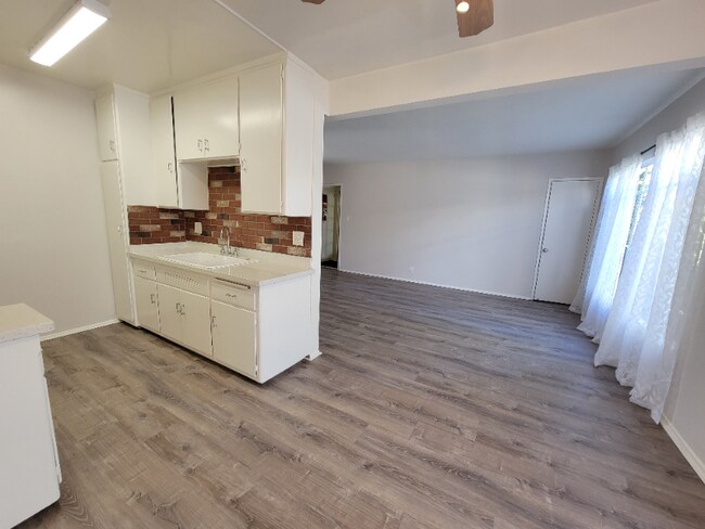 Building Photo - 13531 Wyandotte St