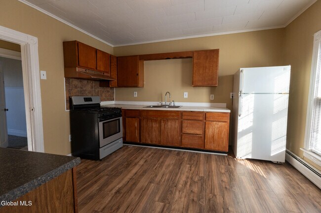 Building Photo - 104 Lawrence St