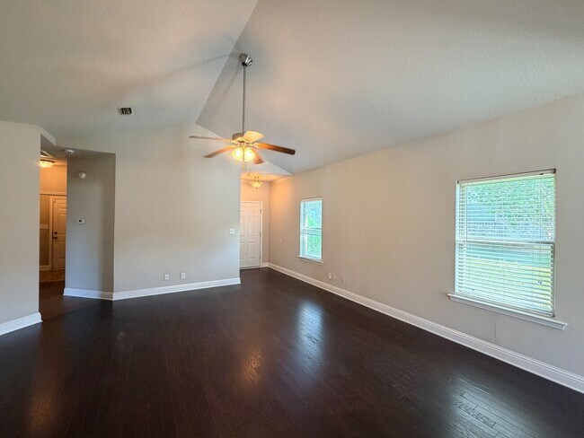 Building Photo - 2492 Bentridge Dr W