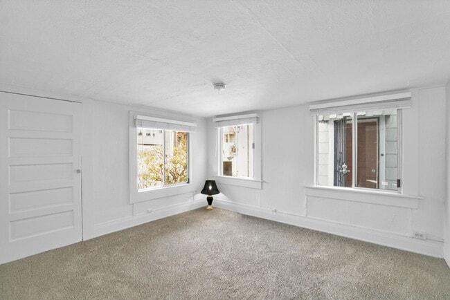 Building Photo - 531 Taylor Ave