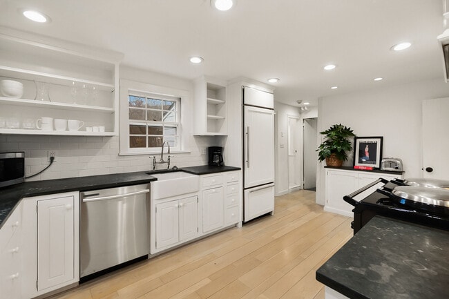 Building Photo - 45 Burying Hill Rd