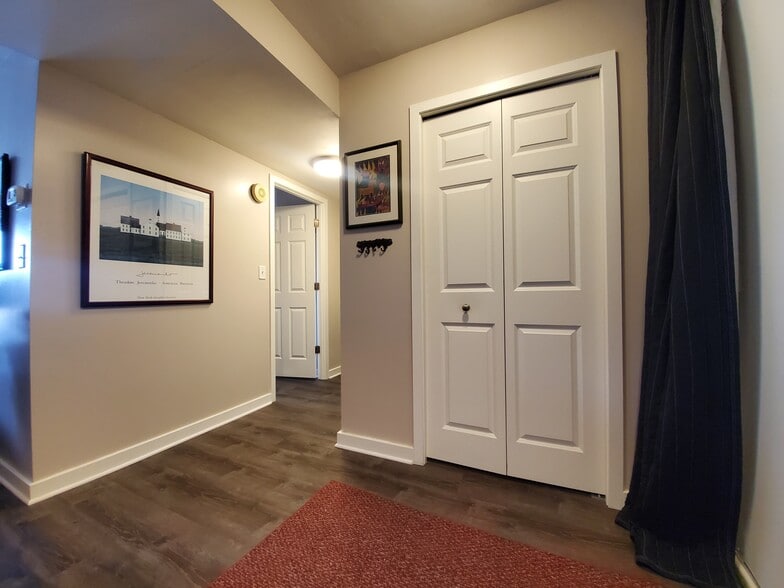 Building Photo - 121 Washington Ave S