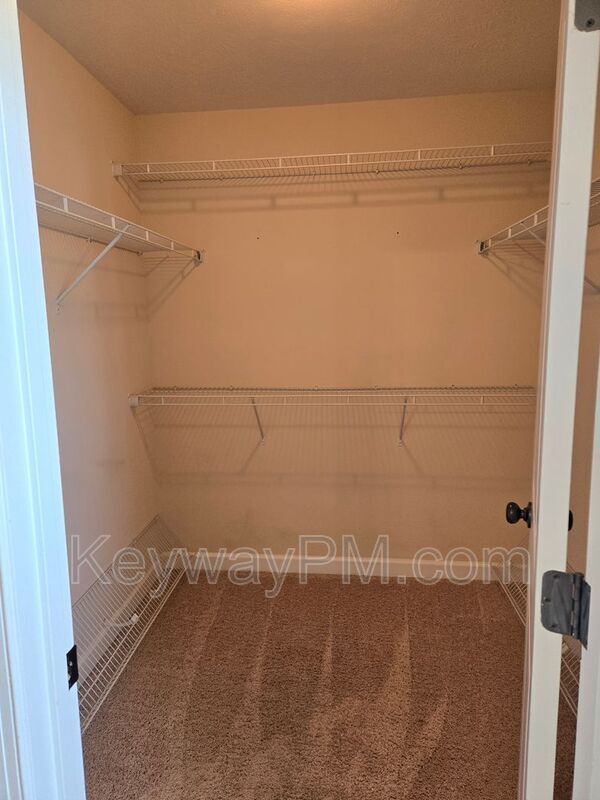 Building Photo - 999 Watermark Dr