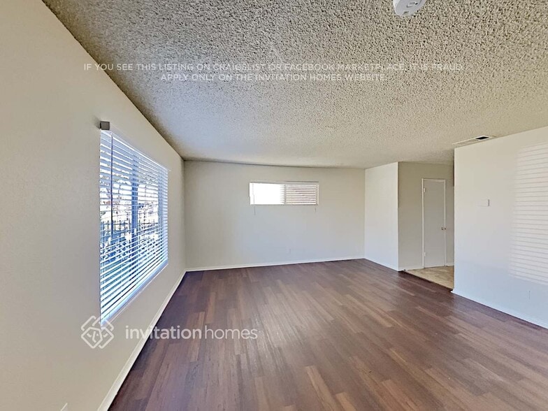 Building Photo - 120 E 67th Way