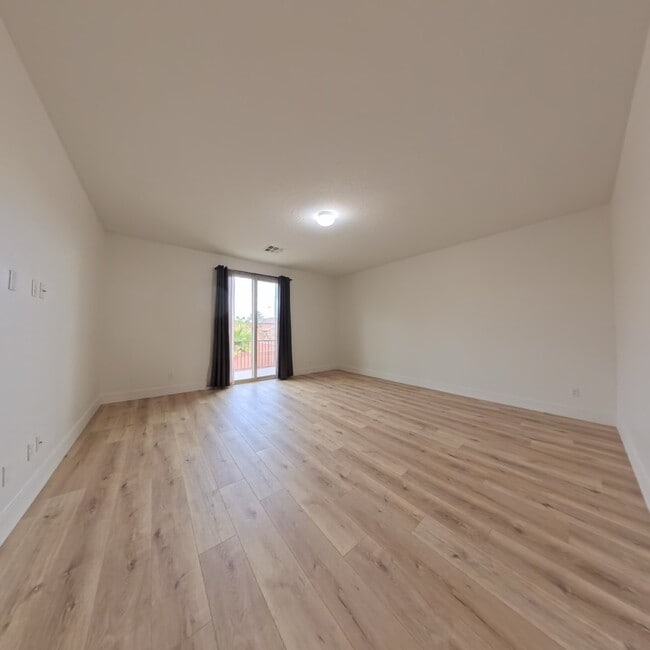 Building Photo - Exceptional Dual Master Residence with Modern Upgrades